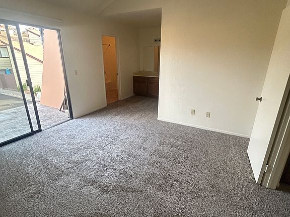 4th image of 528 Tangerine Cove Dr
