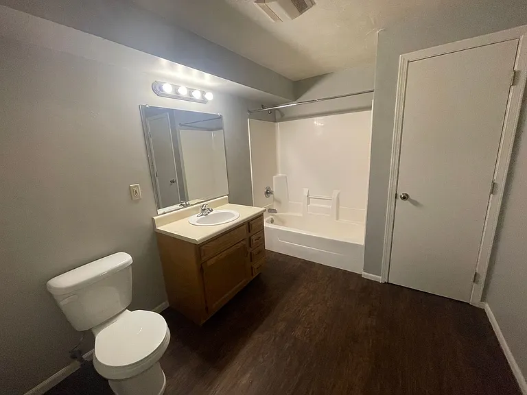 Lincoln Landing Apartments — Photo 21