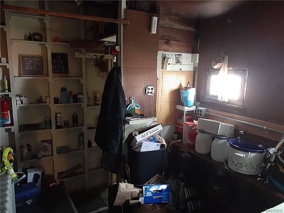 5th image of 210 Thompson St