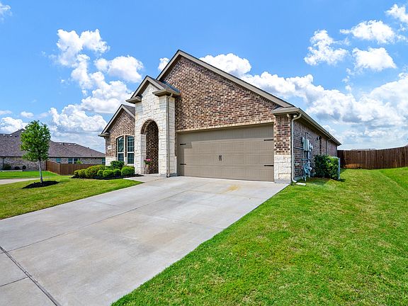 2nd image of 303 Headwater Dr