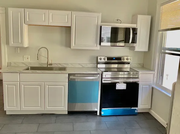 17 Stoneland Rd #1, Worcester, MA 01603