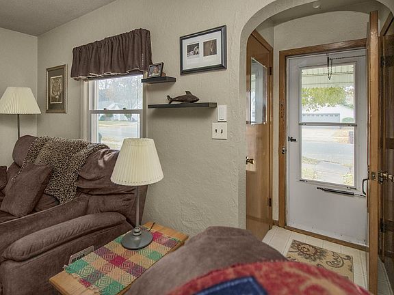 4th image of 507 8th Ave S