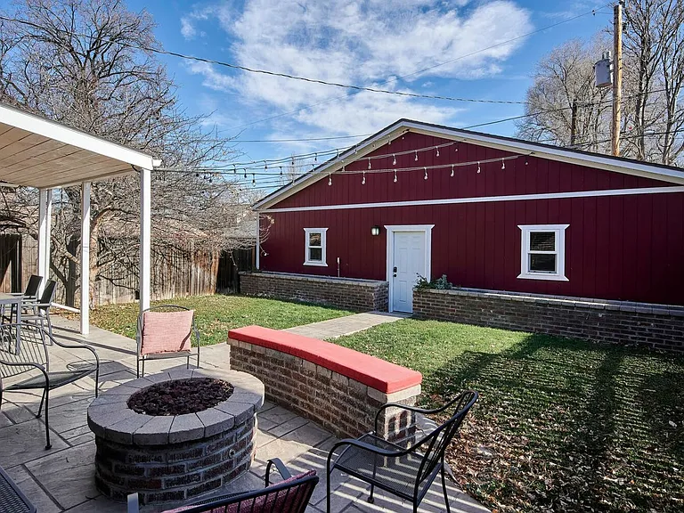 2308 Grape St — Photo 29