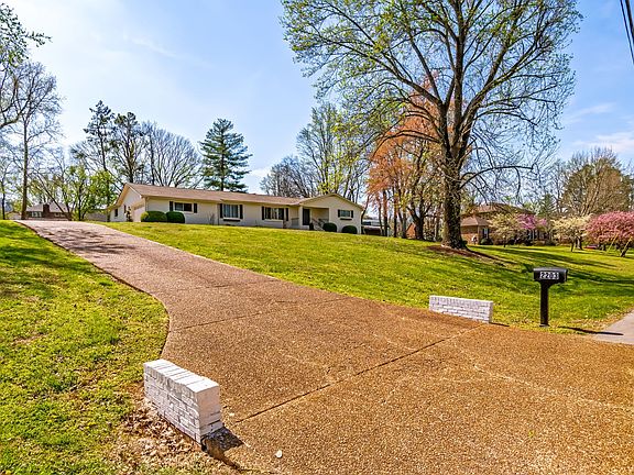 4th image of 2203 Oakwood Ct