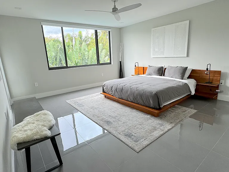 905 SW 9th Ave — Photo 13