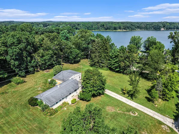 7109 Lake Shore Dr, Chelsea, MI 48118