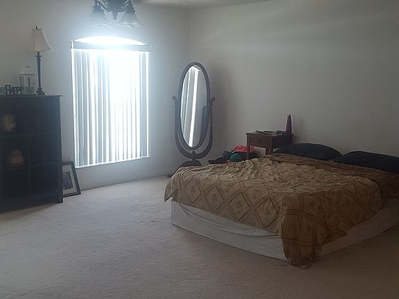 3rd image of 627 Palm Dr