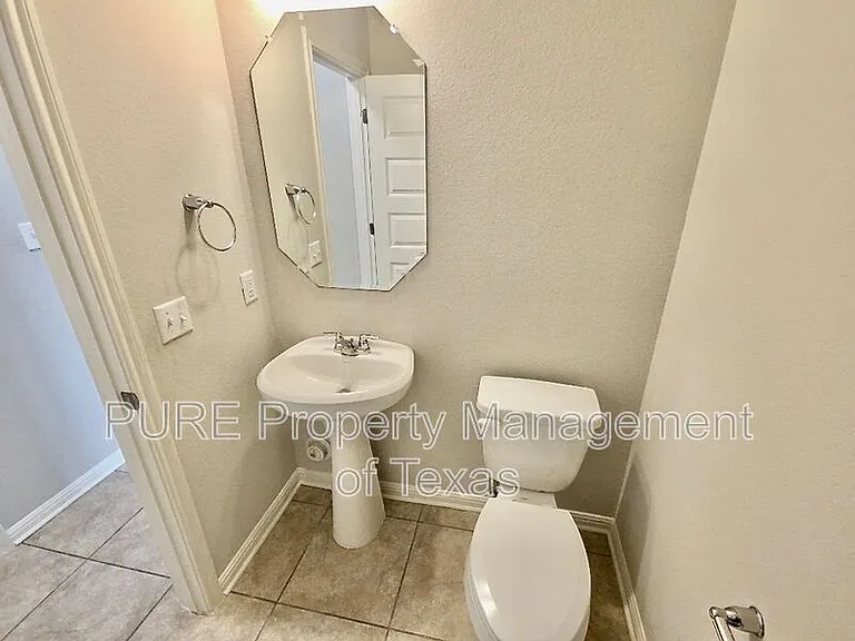 1721 Fountain Bridge Dr — Photo 10