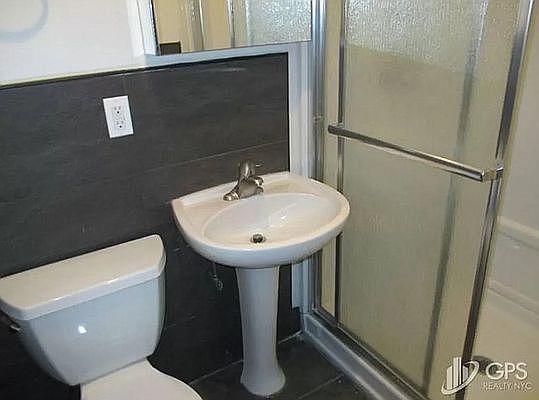 5th image of 340 Amsterdam Ave #402