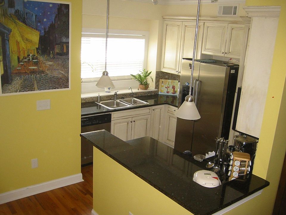 2nd image of 312 Carlyle Park Dr NE