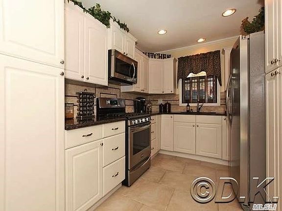 2nd image of 385 Hunnewell Ave