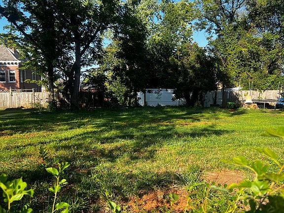 5th image of 1106 Jackson St