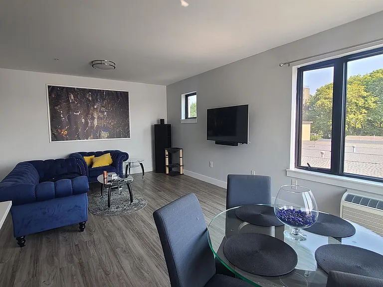 5711 Washington St #301 — Photo 6