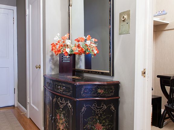 5th image of 1920 Jefferson St APT 2