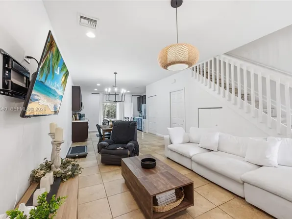 5918 Woodlands Blvd, Tamarac, FL 33319