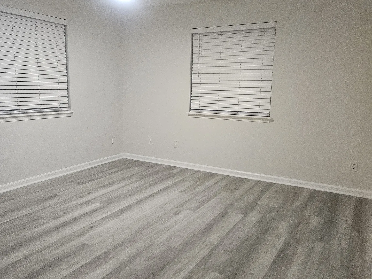 2 bed, 1000 sqft, $1,800 — Photo 4