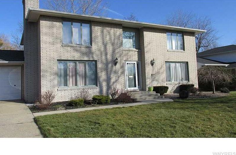 1st image of 21 Rosewood Dr