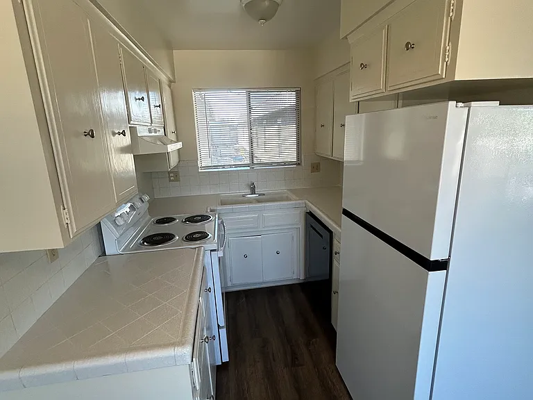 6019 N College Ave #H — Photo 2