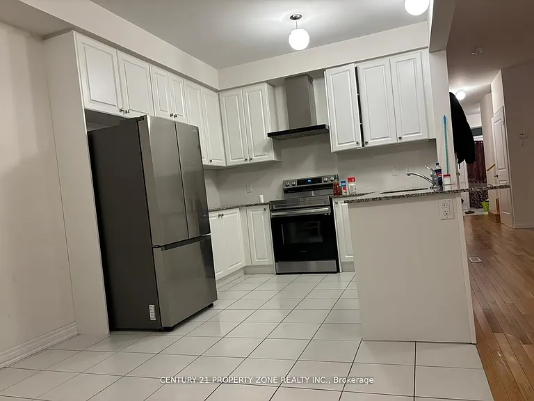 1272 Amherst Gate — Photo 2