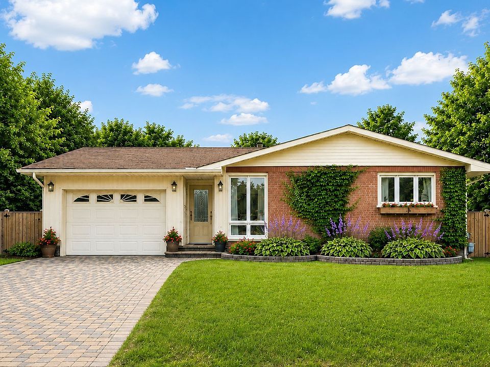 1st image of 2036 Kings Grove Cres