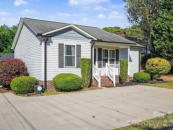 2nd image of 1001 Rainbow Dr