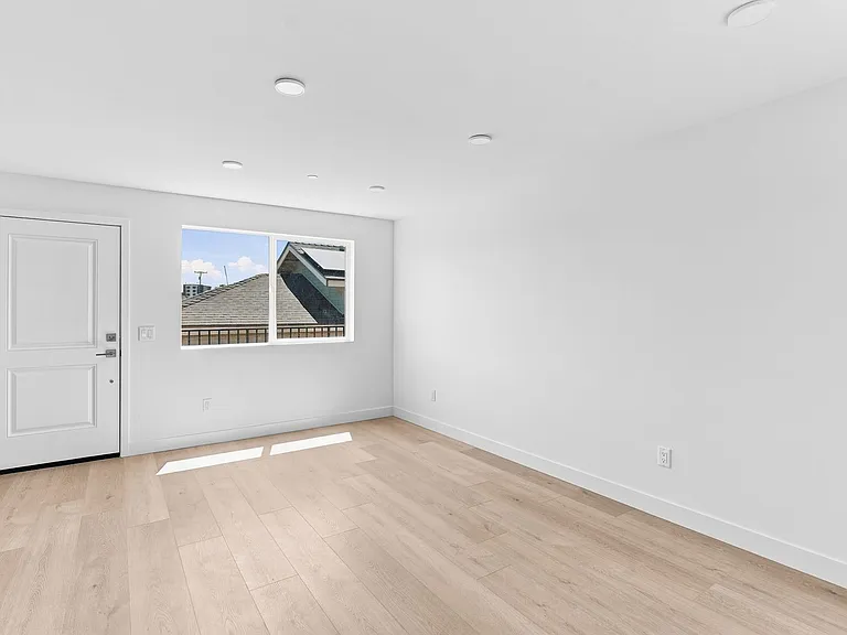 1259 Lincoln Ave — Photo 10
