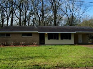 3221 Longwood Dr, Jackson, MS 39212