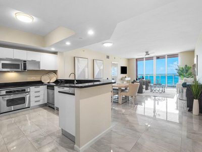2650 Lake Shore Drive #2002, Riviera Beach, FL, 33404