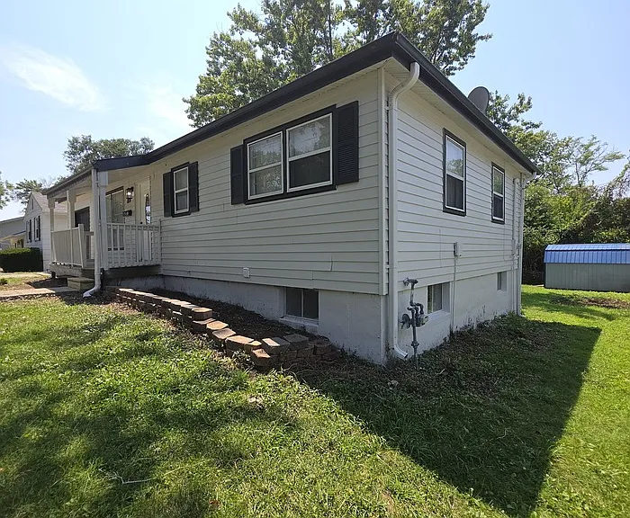 806 SE Browning Ave — Photo 3