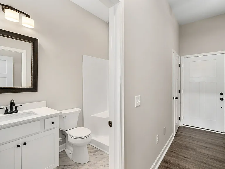 677 Glenview Dr — Photo 8
