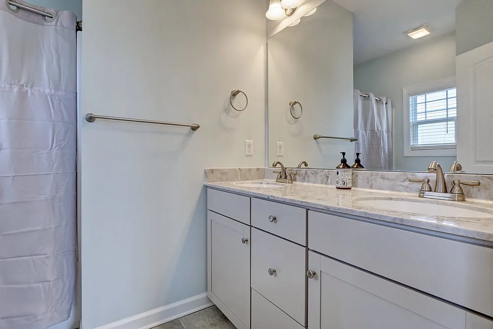208 Dolphin St — Photo 3
