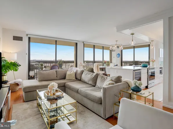 400 Madison St APT 1904, Alexandria, VA 22314
