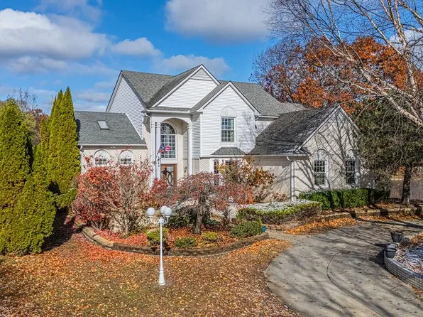 7240 Aaronway Dr, West Bloomfield, MI 48324