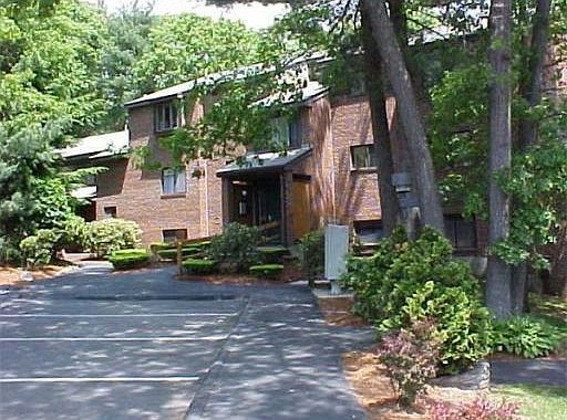 1st image of 39 Highwood Dr
