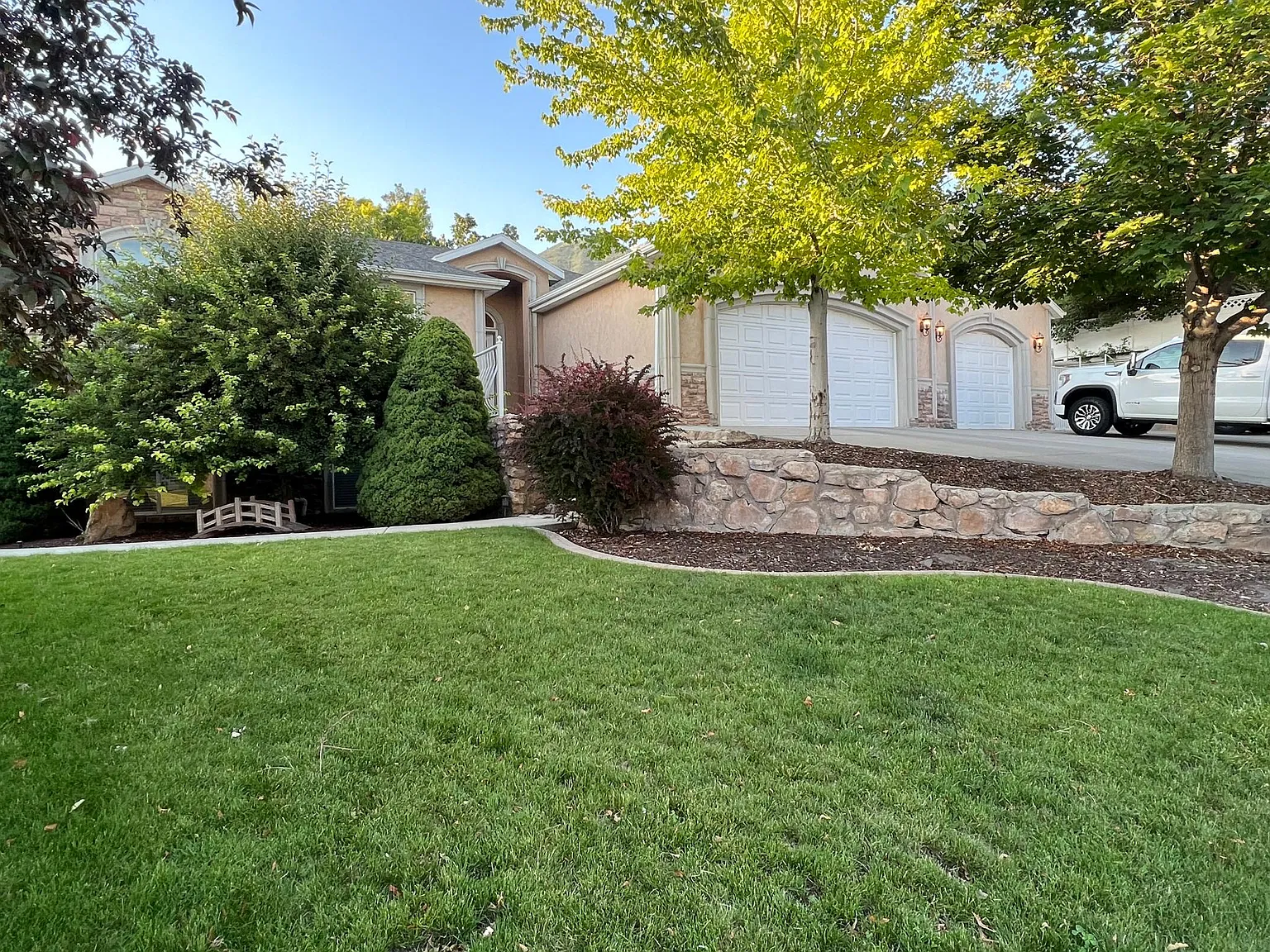4 bed, 2.5 bath, 2360 sqft, $2,850 — Photo 1