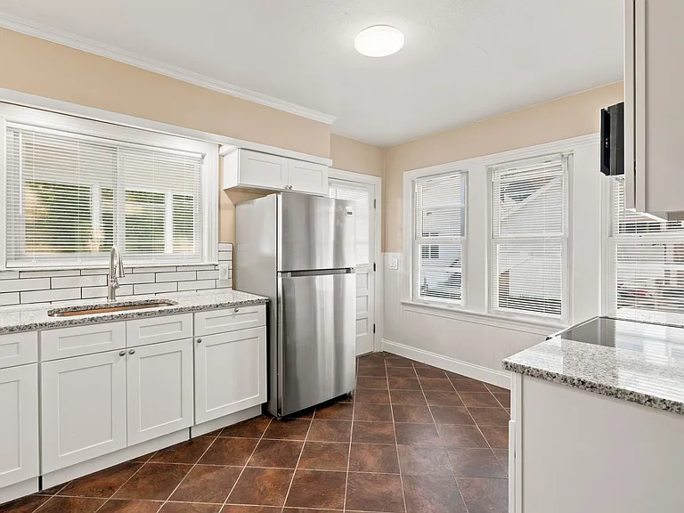 16 Hartford St — Photo 10
