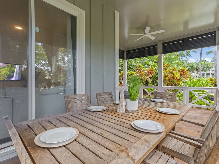 Outdoor Dining on Lanai