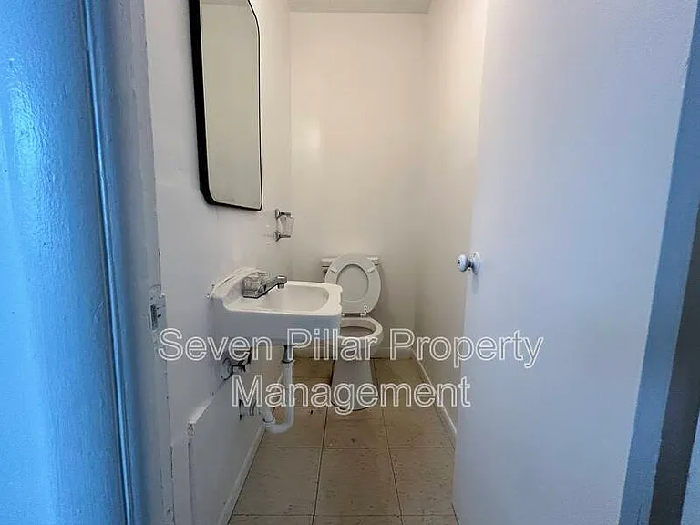 339 S Napoleon Ave — Photo 8