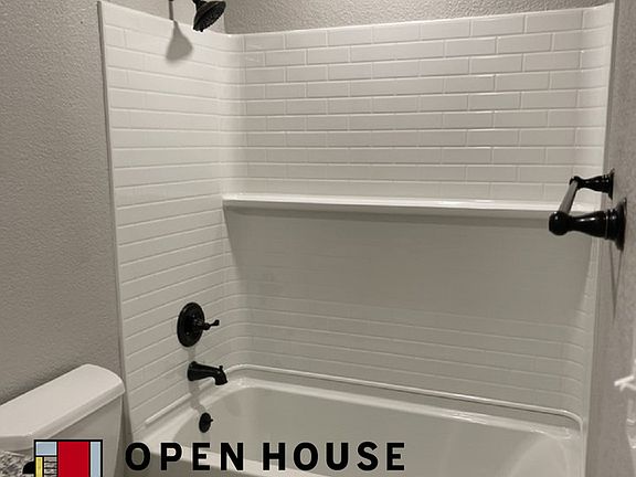 3rd image of 4712 Crest Dr