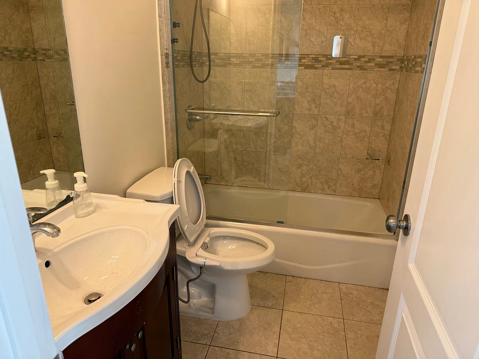 2 bed, 450 sqft, $2,500 — Photo 2