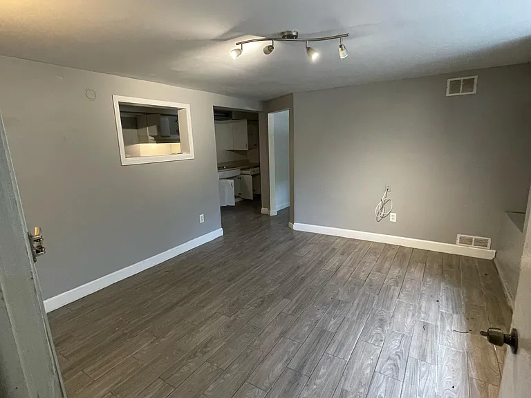 2336 Myra St #B — Photo 4