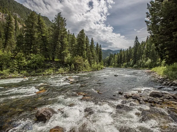 64370 Gallatin Rd, Gallatin Gateway, MT 59730