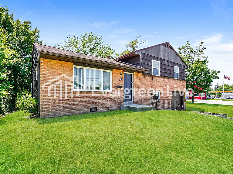 4469 E Livingston Ave — Photo 2