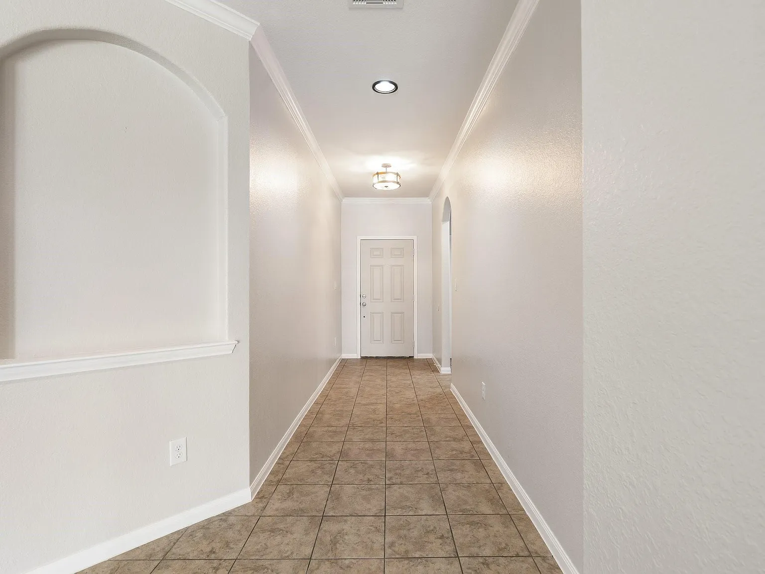 3 bed, 2.0 bath, 1818 sqft, $1,900 — Photo 4
