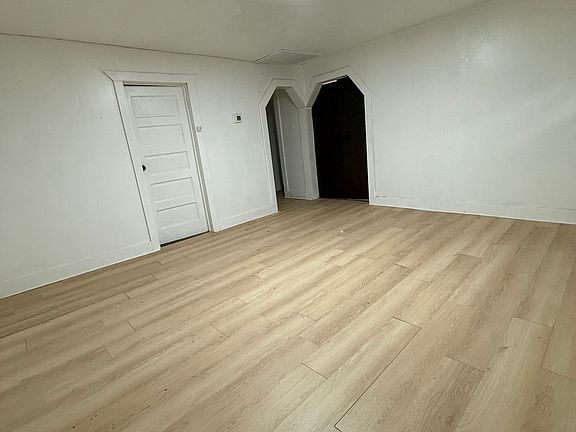5th image of 445 Southport Rd
