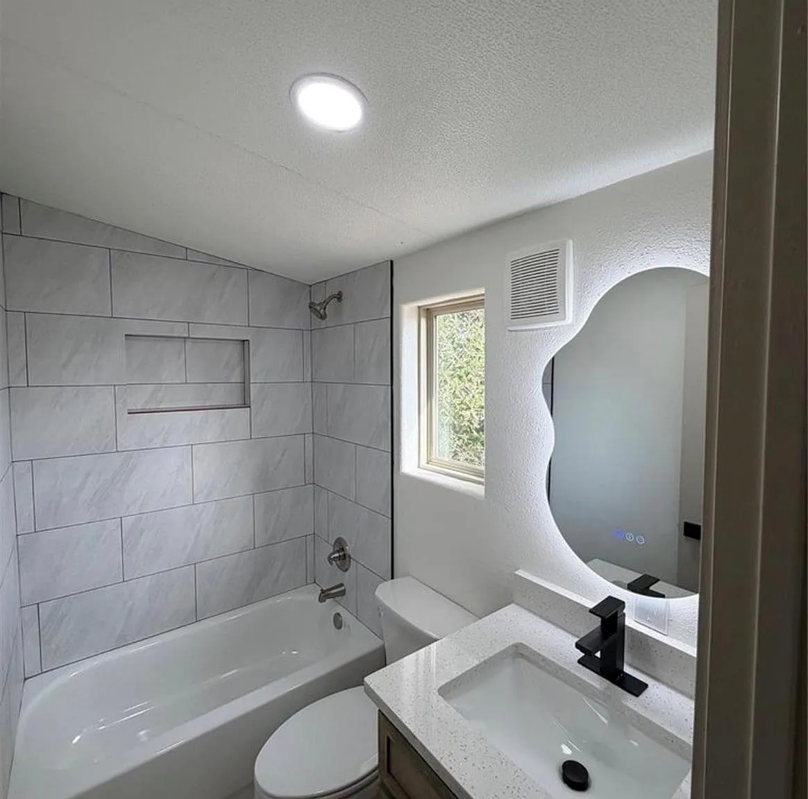 3 bed, 2.0 bath, 1216 sqft, $1,725 — Photo 4
