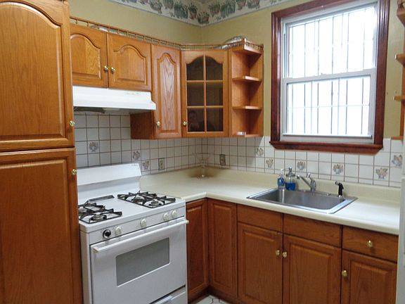 2nd image of 3121 Ditmars Blvd APT 8