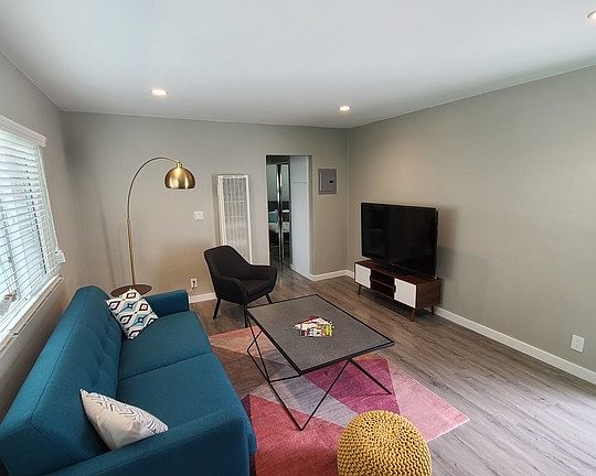 5th image of 252 S New Hampshire Ave