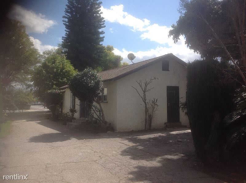 2nd image of 4433 La Madera Ave