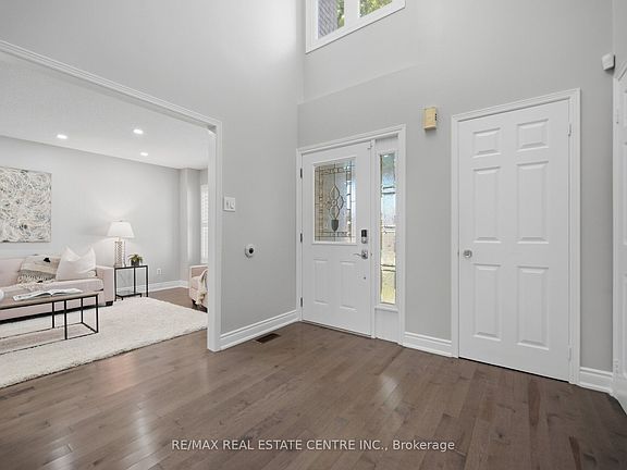 4th image of 1558 Highbrook Ave